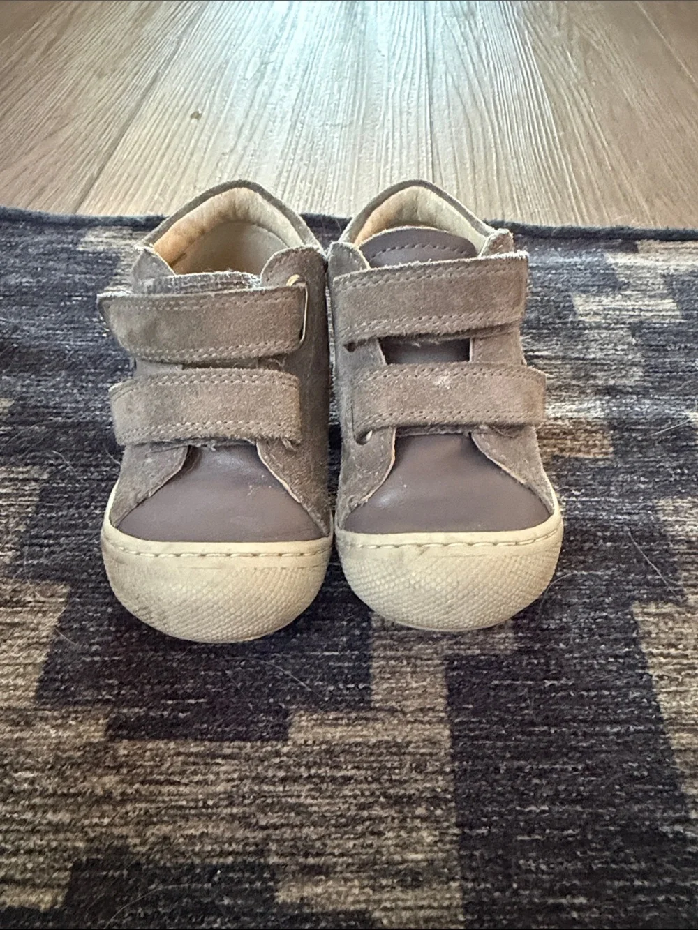 Naturino Kids Double-Strap Sneakers in Grey with Blue Star